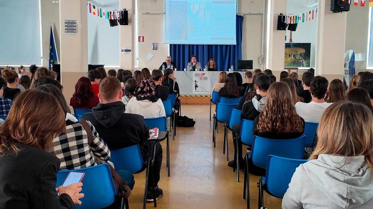 Rimini, indagine tra gli studenti: un adolescente su 5 ha subito bullismo o cyberbullismo, uno su tre ha paura di subire violenze e minacce Rimini, indagine tra gli studenti: un adolescente su 5 ha subito bullismo o cyberbullismo, uno su tre ha paura di subire violenze e minacce