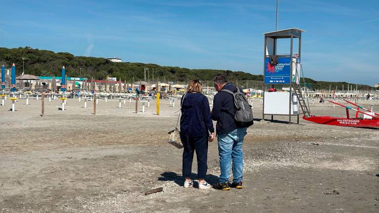 Uccisa da una ruspa in spiaggia a Pinarella di Cervia, nuovo sopralluogo del pm Uccisa da una ruspa in spiaggia a Pinarella di Cervia, nuovo sopralluogo del pm