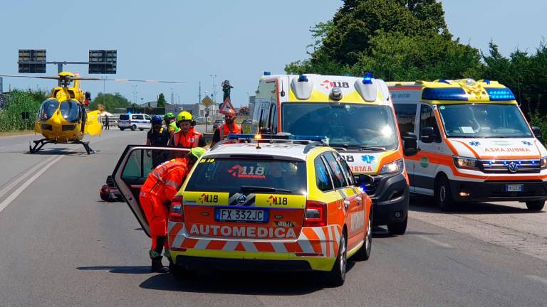 Rimini, tragico incidente mortale: perde la vita in sella allo scooter - VIDEO GALLERY Rimini, tragico incidente mortale: perde la vita in sella allo scooter - VIDEO GALLERY