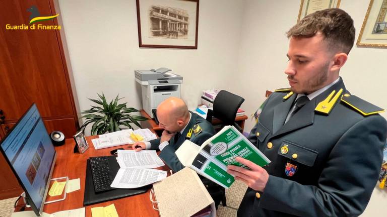 Quattro ordinanze di custodia cautelare da parte dei finanzieri della Compagnia di Faenza Quattro ordinanze di custodia cautelare da parte dei finanzieri della Compagnia di Faenza