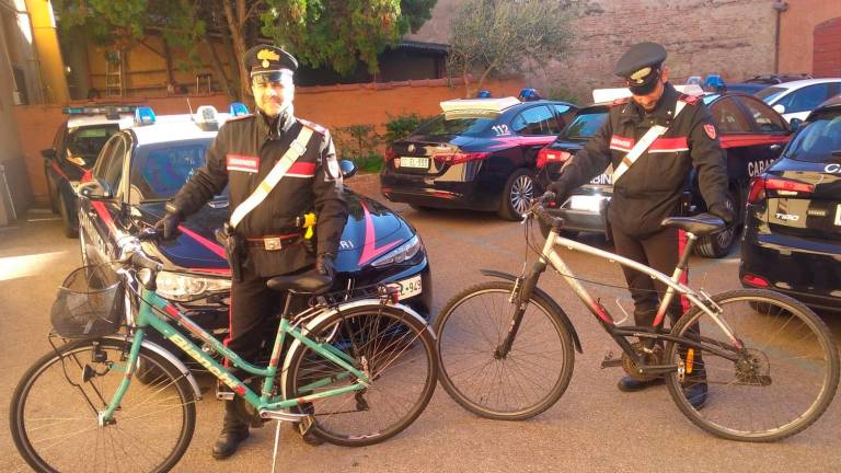 Imola, giovani ladri di bici: denunciati una 19enne e un 15enne Imola, giovani ladri di bici: denunciati una 19enne e un 15enne