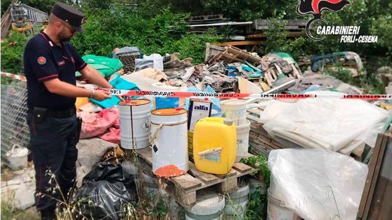 Dovadola, sequestrata una discarica abusiva con rifiuti speciali pericolosi Dovadola, sequestrata una discarica abusiva con rifiuti speciali pericolosi