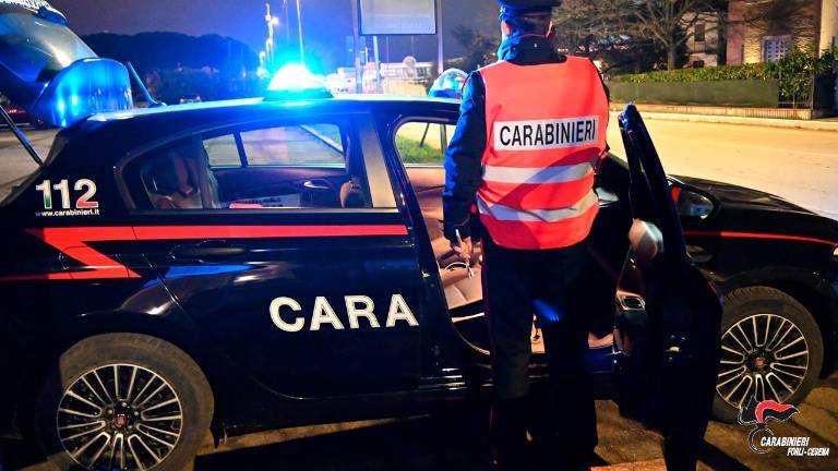Cesena, minaccia la moglie al telefono e prova ad entrare in casa con la forza violando i divieti: arrestato dai Carabinieri Cesena, minaccia la moglie al telefono e prova ad entrare in casa con la forza violando i divieti: arrestato dai Carabinieri