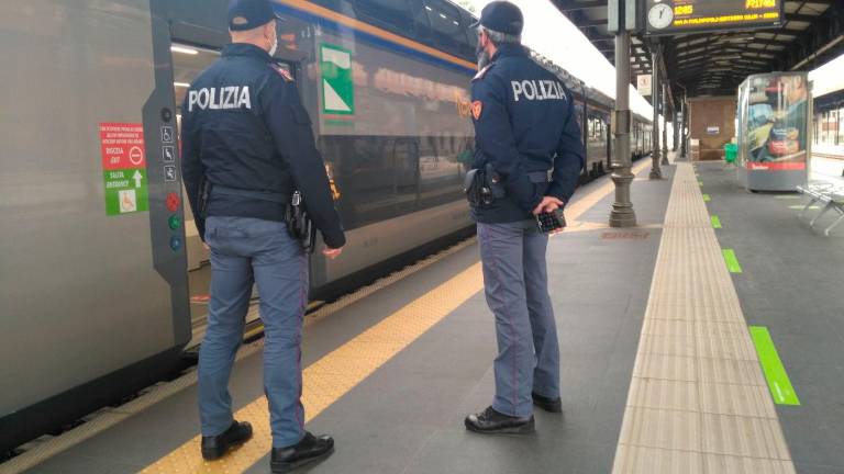 “Spiegami perché ti fai un selfie quando arriva il treno”: Polfer a tu per tu coi liceali a Rimini “Spiegami perché ti fai un selfie quando arriva il treno”: Polfer a tu per tu coi liceali a Rimini