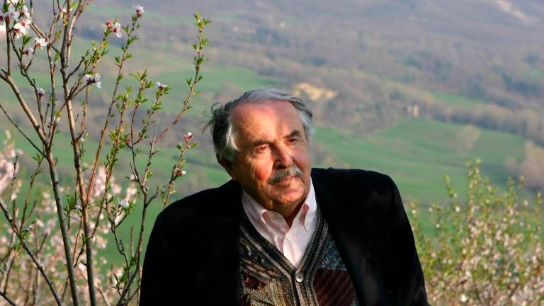 Nevio Casadio racconta Tonino Guerra al “Giardino della poesia” di San Mauro Nevio Casadio racconta Tonino Guerra al “Giardino della poesia” di San Mauro