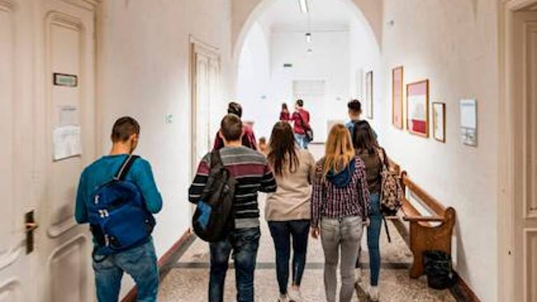 Appuntamento alle 11 al Liceo Classico Morgagni Appuntamento alle 11 al Liceo Classico Morgagni