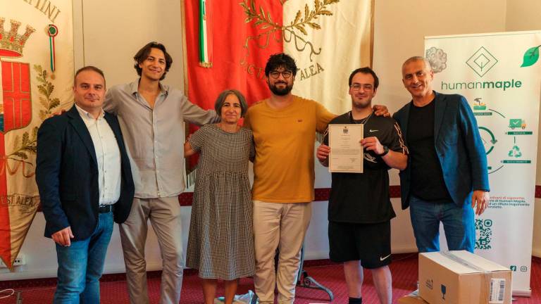 Rimini. Raccoglie quasi 40mila mozziconi di sigaretta e li consegna a Hera: saranno trasformati in risorsa Rimini. Raccoglie quasi 40mila mozziconi di sigaretta e li consegna a Hera: saranno trasformati in risorsa