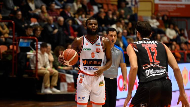 Basket A2, tutto merito dell’Unieuro se battere Cento è sembrato facile - Gallery Basket A2, tutto merito dell’Unieuro se battere Cento è sembrato facile - Gallery