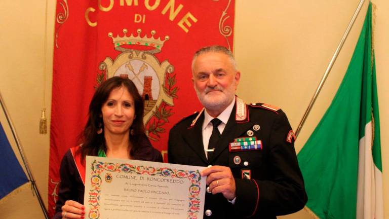 Il saluto della sindaca Bartolini al comandante Bruno Il saluto della sindaca Bartolini al comandante Bruno