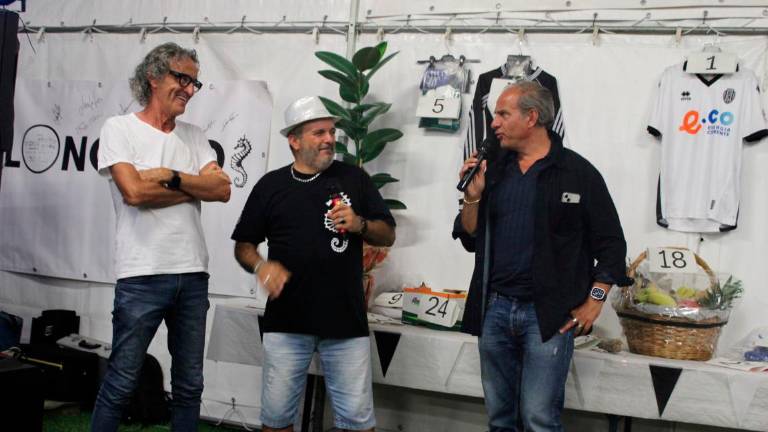 Longiano, in 200 alla festa del Cesena club creato dal prete tifoso: tra gli invitati anche Berti e Ciervo Longiano, in 200 alla festa del Cesena club creato dal prete tifoso: tra gli invitati anche Berti e Ciervo