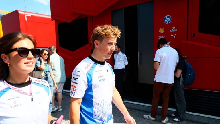 Formula Uno, Antonelli a Imola: “L’esame di maturità? Studiare non è facile”. Ecco i piloti al circuito GALLERY Formula Uno, Antonelli a Imola: “L’esame di maturità? Studiare non è facile”. Ecco i piloti al circuito GALLERY