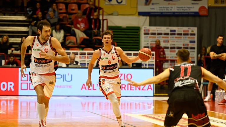 Basket A2, tutto merito dell’Unieuro se battere Cento è sembrato facile - Gallery Basket A2, tutto merito dell’Unieuro se battere Cento è sembrato facile - Gallery