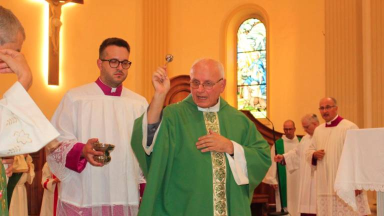 La cerimonia per don Sauro Bagnoli La cerimonia per don Sauro Bagnoli