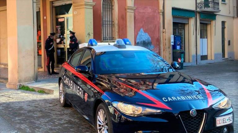 Imola, rubarono 50 armi all’armeria: una mamma con il figlio tra i componenti della banda Imola, rubarono 50 armi all’armeria: una mamma con il figlio tra i componenti della banda