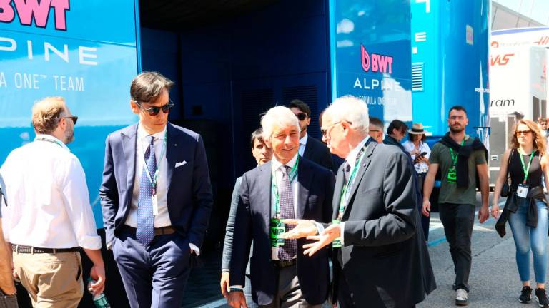 Formula uno, tanti gli ospiti al paddock, sportivi, chef, politici e la regina è Brignone in stampelle GALLERY Formula uno, tanti gli ospiti al paddock, sportivi, chef, politici e la regina è Brignone in stampelle GALLERY