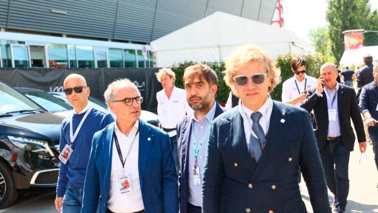 Formula uno, tanti gli ospiti al paddock, sportivi, chef, politici e la regina è Brignone in stampelle GALLERY Formula uno, tanti gli ospiti al paddock, sportivi, chef, politici e la regina è Brignone in stampelle GALLERY