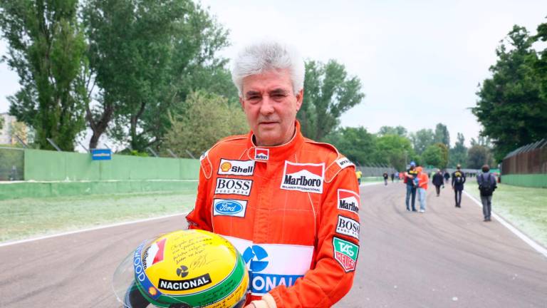 Imola, tifosi in pista con i colori del Brasile e tanta commozione per rendere omaggio ad Ayrton Senna fin dalle prime ore del mattino VIDEO GALLERY Imola, tifosi in pista con i colori del Brasile e tanta commozione per rendere omaggio ad Ayrton Senna fin dalle prime ore del mattino VIDEO GALLERY