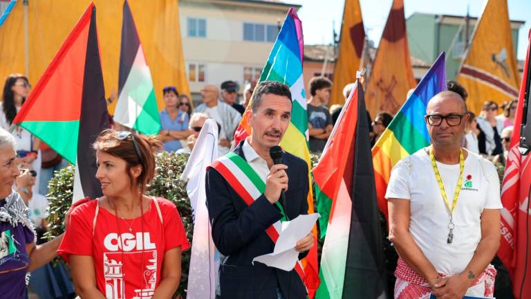 “Cesenatico per la Pace”: le barche storiche e la motonave per invocare lo stop alle armi a Gaza VIDEO GALLERY “Cesenatico per la Pace”: le barche storiche e la motonave per invocare lo stop alle armi a Gaza VIDEO GALLERY