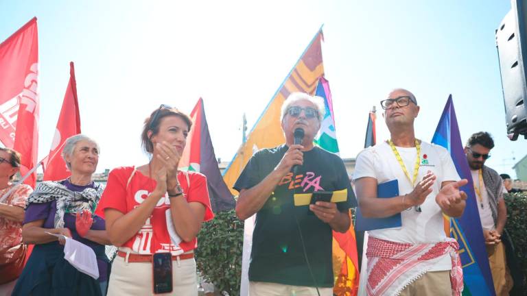 “Cesenatico per la Pace”: le barche storiche e la motonave per invocare lo stop alle armi a Gaza VIDEO GALLERY “Cesenatico per la Pace”: le barche storiche e la motonave per invocare lo stop alle armi a Gaza VIDEO GALLERY