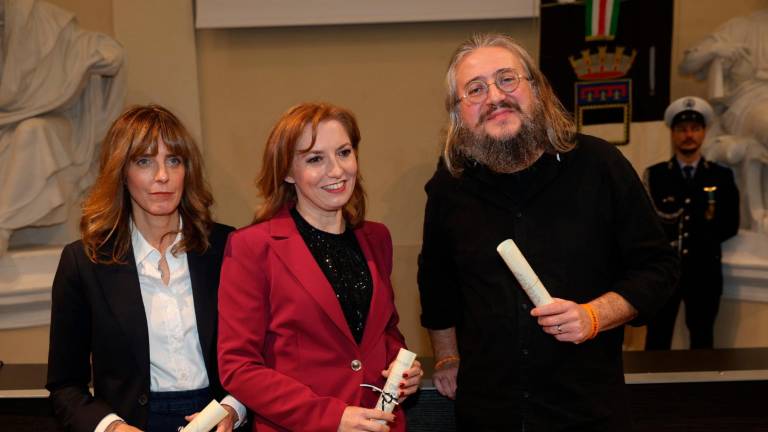 Cesena: consegnati i premi Malatesta Novello 2024 a Chiara Santini, Serena Biondini e Roberto Mercadini FOTOGALLERY Cesena: consegnati i premi Malatesta Novello 2024 a Chiara Santini, Serena Biondini e Roberto Mercadini FOTOGALLERY