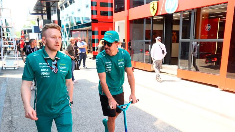 Formula Uno, Antonelli a Imola: “L’esame di maturità? Studiare non è facile”. Ecco i piloti al circuito GALLERY Formula Uno, Antonelli a Imola: “L’esame di maturità? Studiare non è facile”. Ecco i piloti al circuito GALLERY