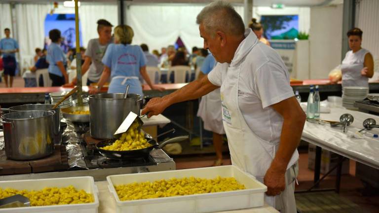 Mangiatori di tutto il mondo unitevi: a Massa Lombarda la Sagra del Cappelletto