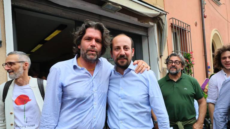 Elezioni, Dellapasqua eletto sindaco di Savignano sul Rubicone con il 52,43%. Sarti sconfitto per 321 voti GALLERY VIDEO Elezioni, Dellapasqua eletto sindaco di Savignano sul Rubicone con il 52,43%. Sarti sconfitto per 321 voti GALLERY VIDEO
