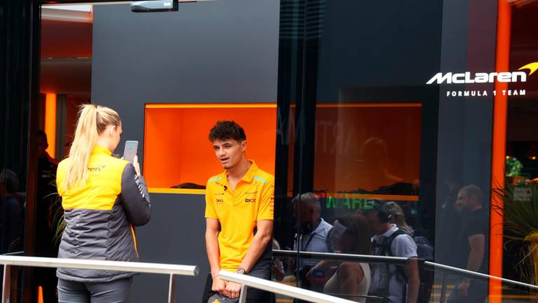 Imola, la Formula 1 è arrivata inaugurata la nuova Fanzone, paddock in piena attività e chiavi della città a Domenicali GALLERY Imola, la Formula 1 è arrivata inaugurata la nuova Fanzone, paddock in piena attività e chiavi della città a Domenicali GALLERY