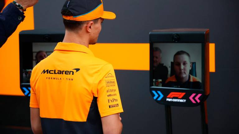 Imola, la Formula 1 è arrivata inaugurata la nuova Fanzone, paddock in piena attività e chiavi della città a Domenicali GALLERY Imola, la Formula 1 è arrivata inaugurata la nuova Fanzone, paddock in piena attività e chiavi della città a Domenicali GALLERY