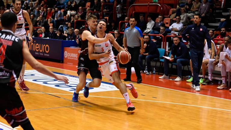 Basket A2, tutto merito dell’Unieuro se battere Cento è sembrato facile - Gallery Basket A2, tutto merito dell’Unieuro se battere Cento è sembrato facile - Gallery