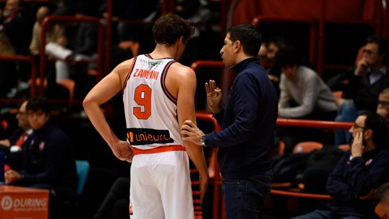 Basket A2, tutto merito dell’Unieuro se battere Cento è sembrato facile - Gallery Basket A2, tutto merito dell’Unieuro se battere Cento è sembrato facile - Gallery