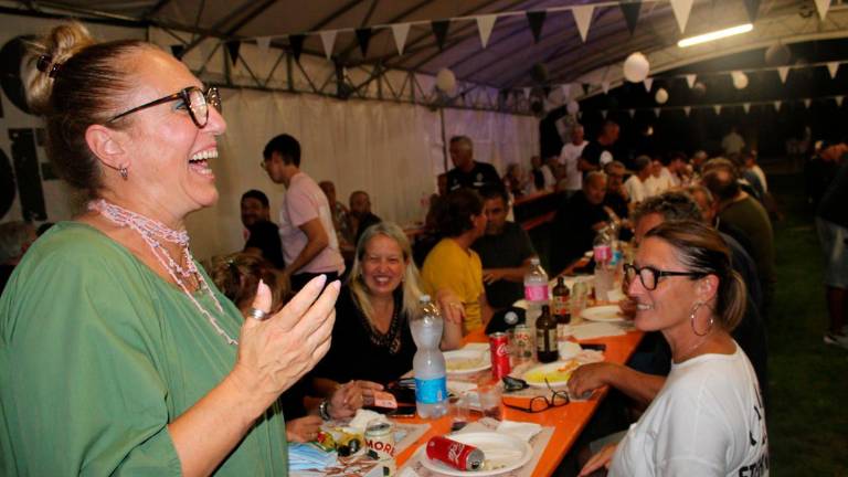 Longiano, in 200 alla festa del Cesena club creato dal prete tifoso: tra gli invitati anche Berti e Ciervo Longiano, in 200 alla festa del Cesena club creato dal prete tifoso: tra gli invitati anche Berti e Ciervo