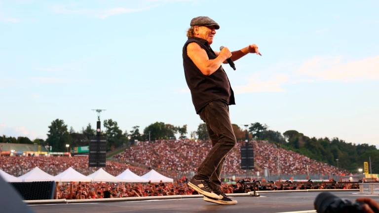 Imola, lo spettacolo potente degli AC/DC nella storia della musica rock e dell’autodromo le foto del concerto FOTOGALLERY MMPH Imola, lo spettacolo potente degli AC/DC nella storia della musica rock e dell’autodromo le foto del concerto FOTOGALLERY MMPH