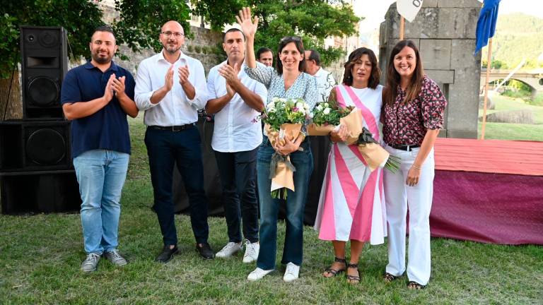 Nuzzolo, a sinistra, in una foto con alcuni esponenti del Pd, da Elly Schlein a Michele De Pascale Nuzzolo, a sinistra, in una foto con alcuni esponenti del Pd, da Elly Schlein a Michele De Pascale