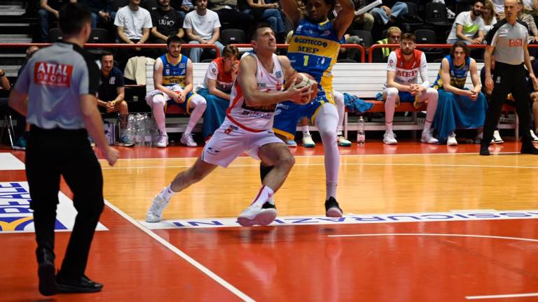 L’Unieuro è ancora viva e porta la serie sul 2-1 (91-81) VIDEO GALLERY L’Unieuro è ancora viva e porta la serie sul 2-1 (91-81) VIDEO GALLERY