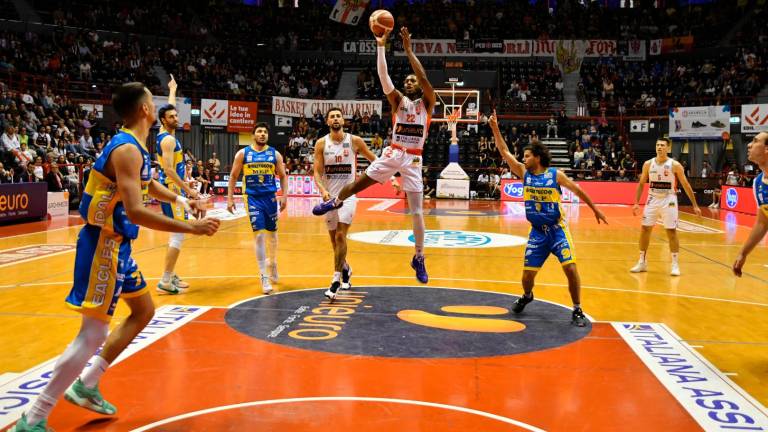 L’Unieuro è ancora viva e porta la serie sul 2-1 (91-81) VIDEO GALLERY L’Unieuro è ancora viva e porta la serie sul 2-1 (91-81) VIDEO GALLERY