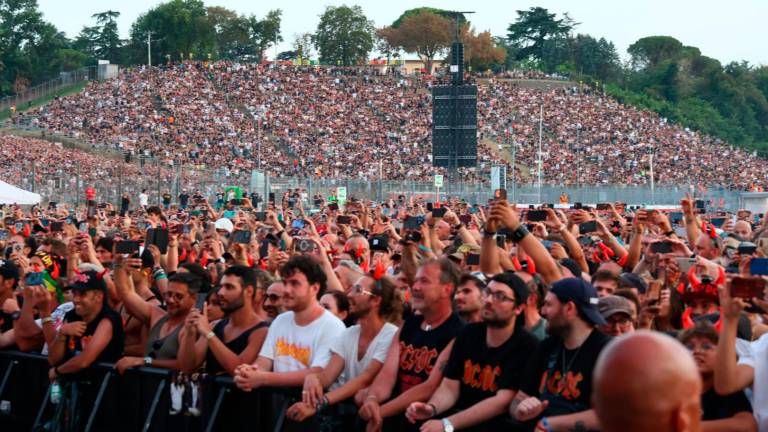 Imola, lo spettacolo potente degli AC/DC nella storia della musica rock e dell’autodromo le foto del concerto FOTOGALLERY MMPH Imola, lo spettacolo potente degli AC/DC nella storia della musica rock e dell’autodromo le foto del concerto FOTOGALLERY MMPH