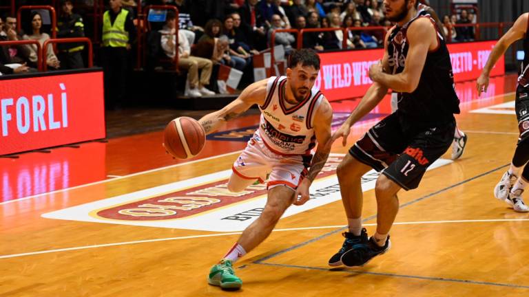 Basket A2, tutto merito dell’Unieuro se battere Cento è sembrato facile - Gallery Basket A2, tutto merito dell’Unieuro se battere Cento è sembrato facile - Gallery
