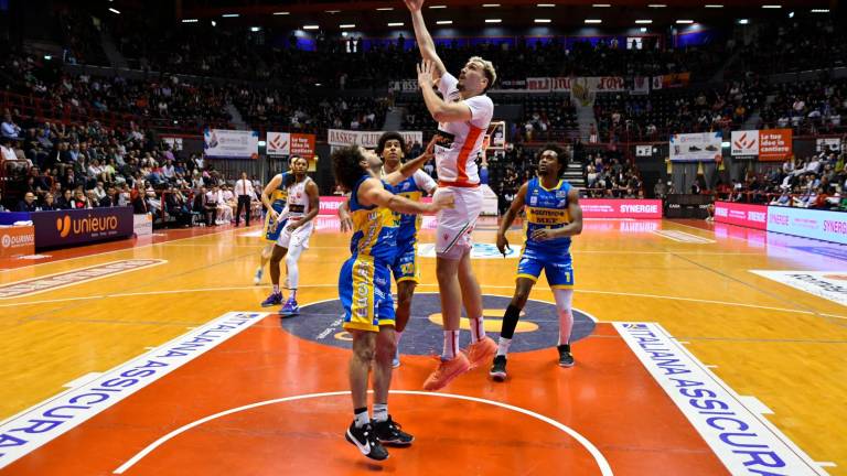 L’Unieuro è ancora viva e porta la serie sul 2-1 (91-81) VIDEO GALLERY L’Unieuro è ancora viva e porta la serie sul 2-1 (91-81) VIDEO GALLERY