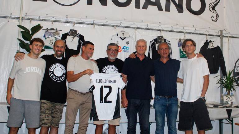 Longiano, in 200 alla festa del Cesena club creato dal prete tifoso: tra gli invitati anche Berti e Ciervo Longiano, in 200 alla festa del Cesena club creato dal prete tifoso: tra gli invitati anche Berti e Ciervo