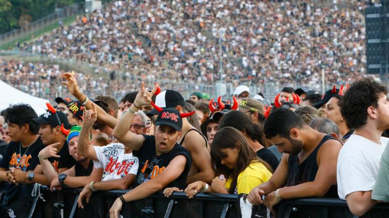 Imola, lo spettacolo potente degli AC/DC nella storia della musica rock e dell’autodromo le foto del concerto FOTOGALLERY MMPH Imola, lo spettacolo potente degli AC/DC nella storia della musica rock e dell’autodromo le foto del concerto FOTOGALLERY MMPH