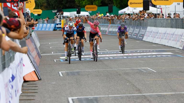 Giro d’Italia donne: la Romagna incorona in rosa Elisa Longo Borghini, Forlì-Imola alla Lippert VIDEOGALLERY Giro d’Italia donne: la Romagna incorona in rosa Elisa Longo Borghini, Forlì-Imola alla Lippert VIDEOGALLERY