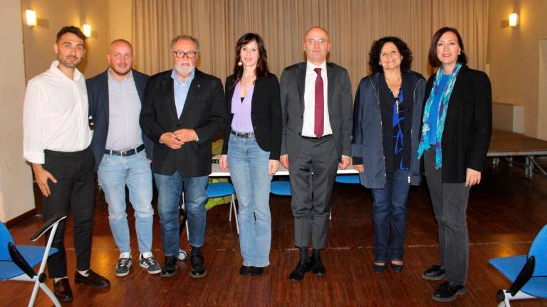 L’assessore regionale Davide Baruffi con gli altri protagonisti deella serata L’assessore regionale Davide Baruffi con gli altri protagonisti deella serata
