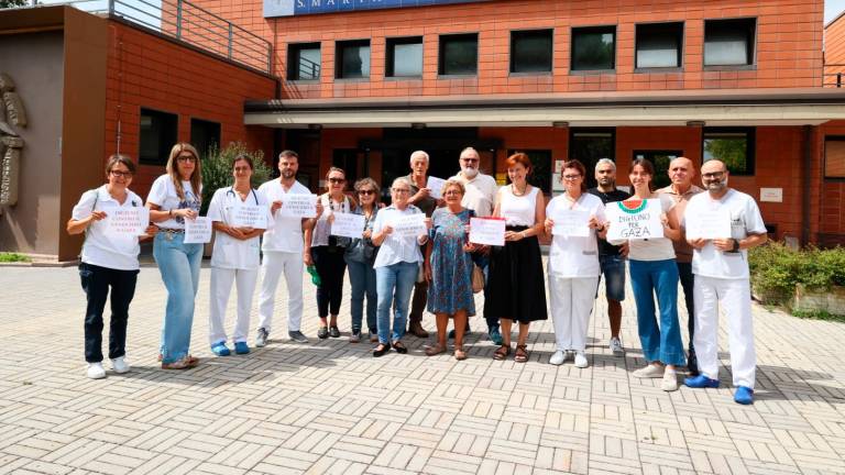 La mobilitazione all’ospedale di Imola (foto Mmph) La mobilitazione all’ospedale di Imola (foto Mmph)