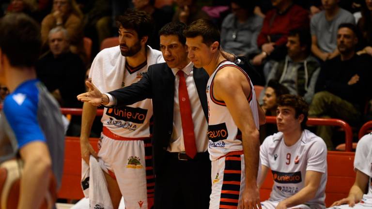 Coach Antimo Martino tra Pollone e Cinciarini (Blaco) Coach Antimo Martino tra Pollone e Cinciarini (Blaco)
