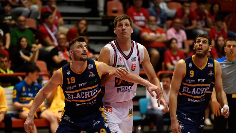 L’Unieuro debutta vincendo ai play-off: nel finale tutto il palazzo canta “Romagna mia” VIDEO GALLERY L’Unieuro debutta vincendo ai play-off: nel finale tutto il palazzo canta “Romagna mia” VIDEO GALLERY
