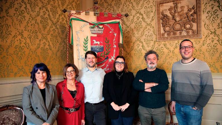 La giunta: da sinistra Zavaglini, Baldini, Giacomoni, Corzani, Bassi e Ravagli La giunta: da sinistra Zavaglini, Baldini, Giacomoni, Corzani, Bassi e Ravagli