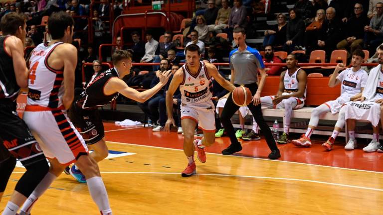 Basket A2, tutto merito dell’Unieuro se battere Cento è sembrato facile - Gallery Basket A2, tutto merito dell’Unieuro se battere Cento è sembrato facile - Gallery