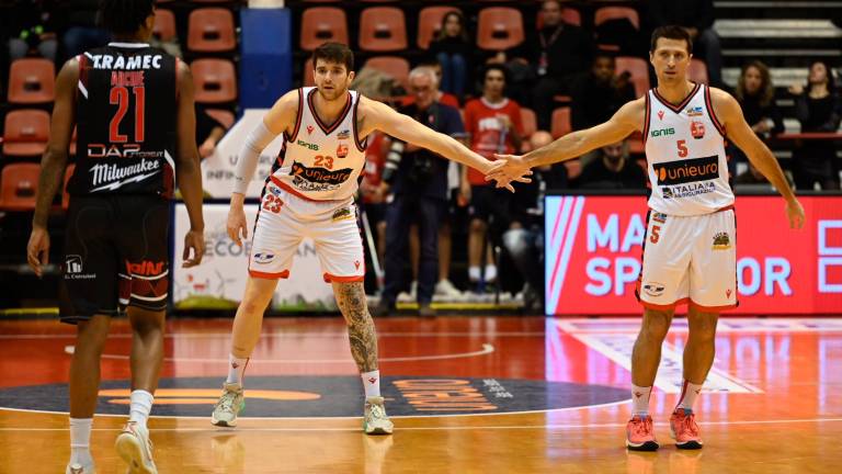 Basket A2, tutto merito dell’Unieuro se battere Cento è sembrato facile - Gallery Basket A2, tutto merito dell’Unieuro se battere Cento è sembrato facile - Gallery