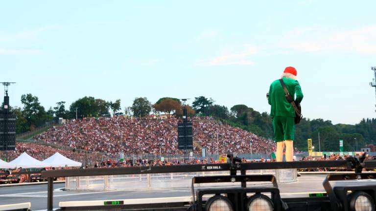 Imola, lo spettacolo potente degli AC/DC nella storia della musica rock e dell’autodromo le foto del concerto FOTOGALLERY MMPH Imola, lo spettacolo potente degli AC/DC nella storia della musica rock e dell’autodromo le foto del concerto FOTOGALLERY MMPH